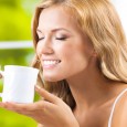 Женщины, которые пьют чай с имбирем регулярно, отличаются стройностью, свежим цветом лица и ясностью взгляда.