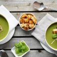 Варить супы-пюре можно на овощном, мясном или рыбном бульоне.