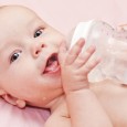 Мнение врачей однозначно. На грудном вскармливании новорожденному здоровому ребенку вода не нужна.