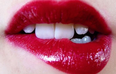Сегодня в моде чувственные, женственные объемные губы. Однако их полнота должна быть природной, а контур — выразительным и правильным.