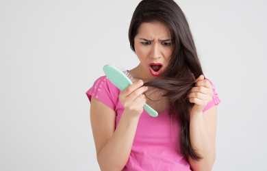 Довольно часто недостаточный иммунитет является причиной выпадения волос у женщин.